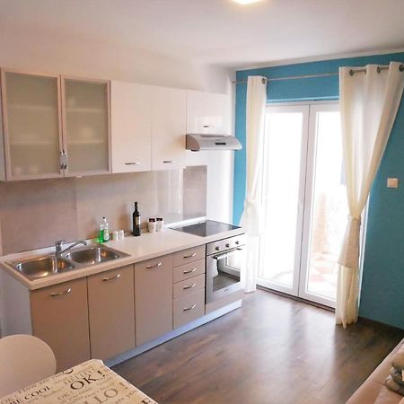 Apartments Kety Ровин Екстериор снимка