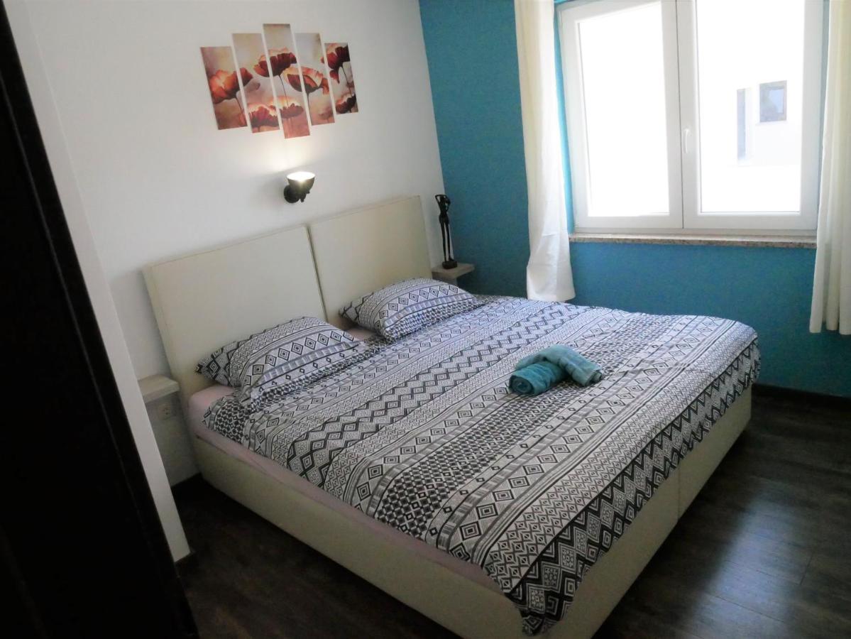 Apartments Kety Ровин Екстериор снимка