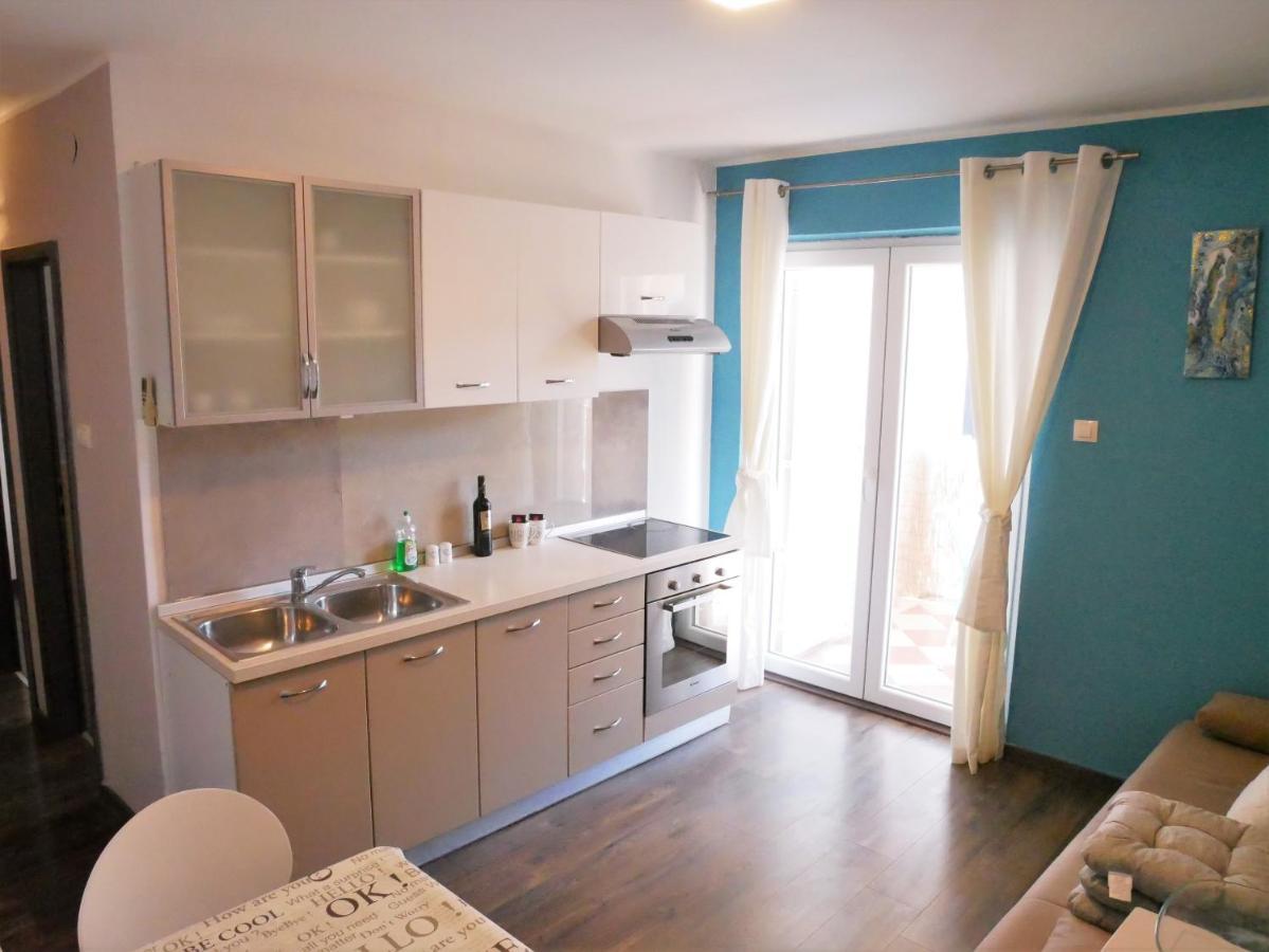 Apartments Kety Ровин Екстериор снимка