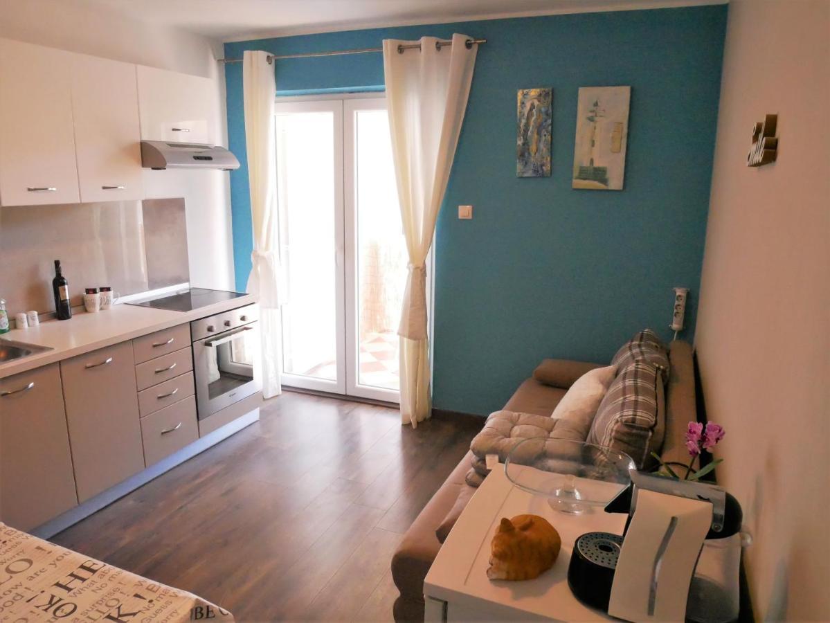 Apartments Kety Ровин Екстериор снимка