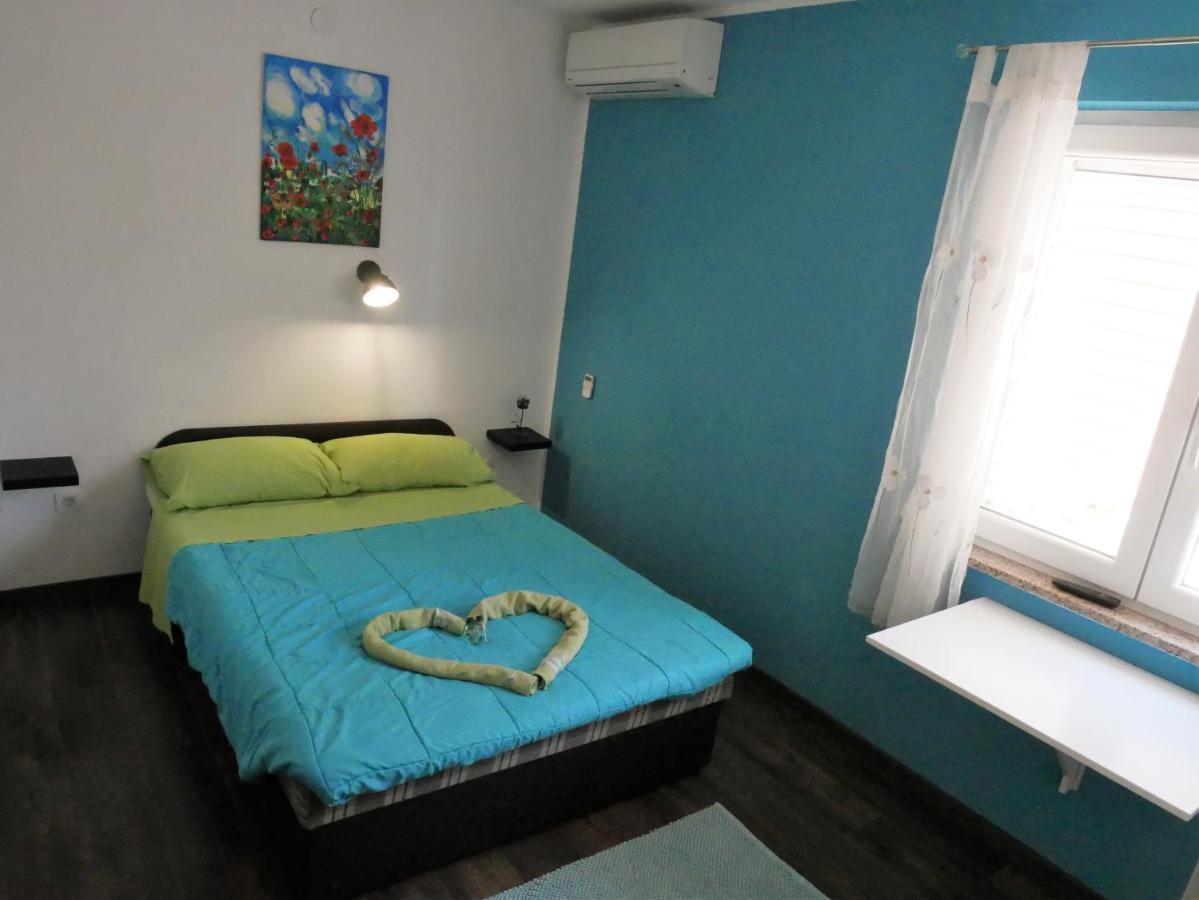 Apartments Kety Ровин Екстериор снимка