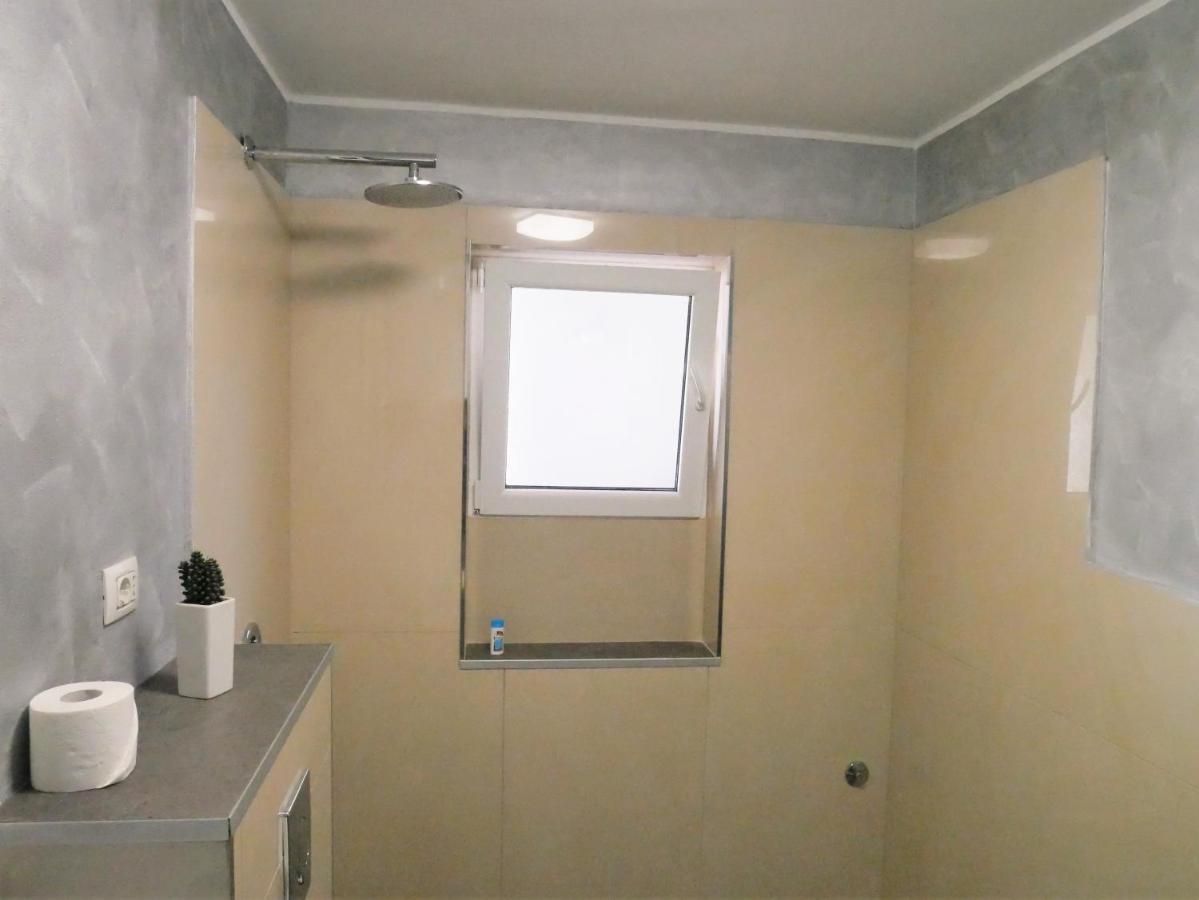 Apartments Kety Ровин Екстериор снимка